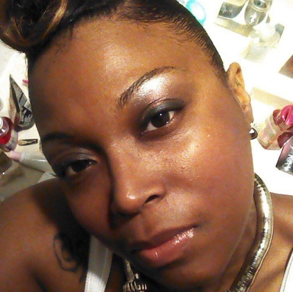 Jamila Green - Poshmark Profile Picture of Jamila Green (@jamilaloveyou11) on Poshmark