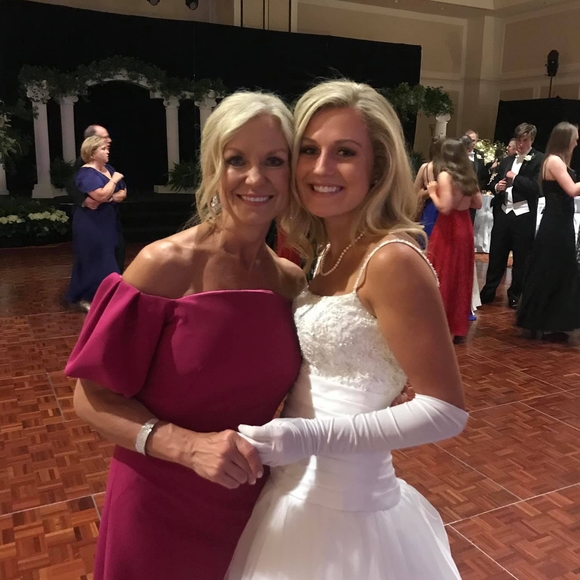 Profile Picture of Rhonda Yex (@rhondayex) on Poshmark