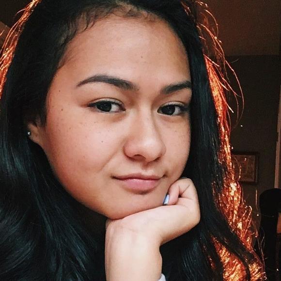 Profile Picture of Hailey Kailani thiim (@haileykailni) on Poshmark