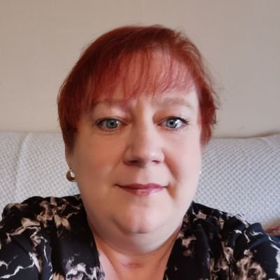 Profile Picture of The Grumpy Mrs A (Tracey) (@HooksandDragons) on Twitter