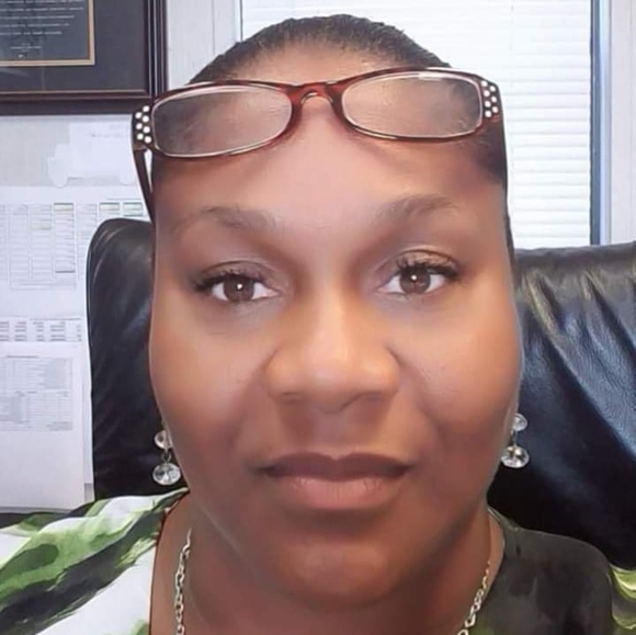 Profile Picture of Renee' Humphries (@jamesselina68) on Poshmark