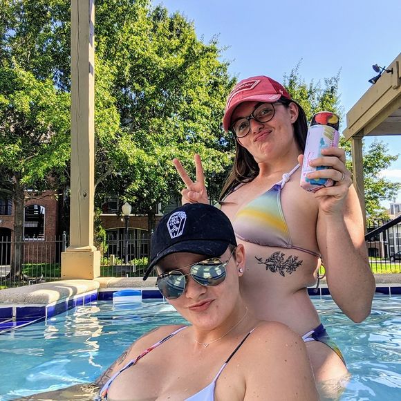 Profile Picture of Bella Urbauer (@bells_moo) on Poshmark