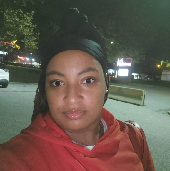 Profile Picture of Angel Hinnant (@nashira35) on Poshmark