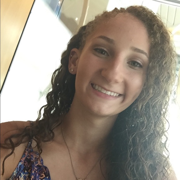 Profile Picture of Julia Adamkiewicz (@juliaataylor) on Poshmark
