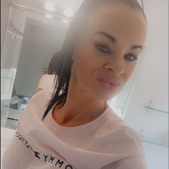 Profile Picture of Joelle Ragouet (@joelleragouet) on Poshmark