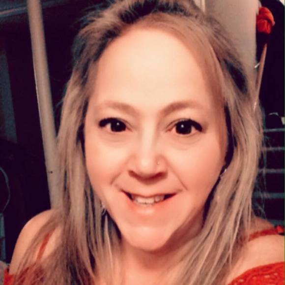 Profile Picture of Robin Dykes-pippin (@beachbratt4ever) on Poshmark