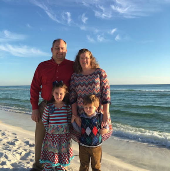 Profile Picture of Valerie Gathof (@gathofv) on Poshmark