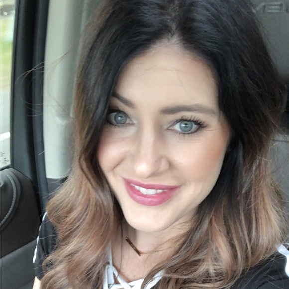 Profile Picture of Crystal Felterman (@cmrobin86) on Poshmark