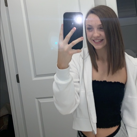 Profile Picture of Jenna Wade (@jennawade101803) on Poshmark