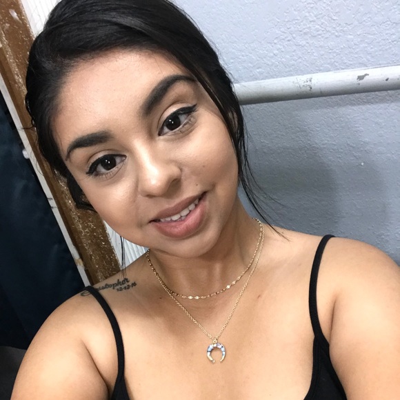 Profile Picture of Lory Anzaldua (@ramdua) on Poshmark