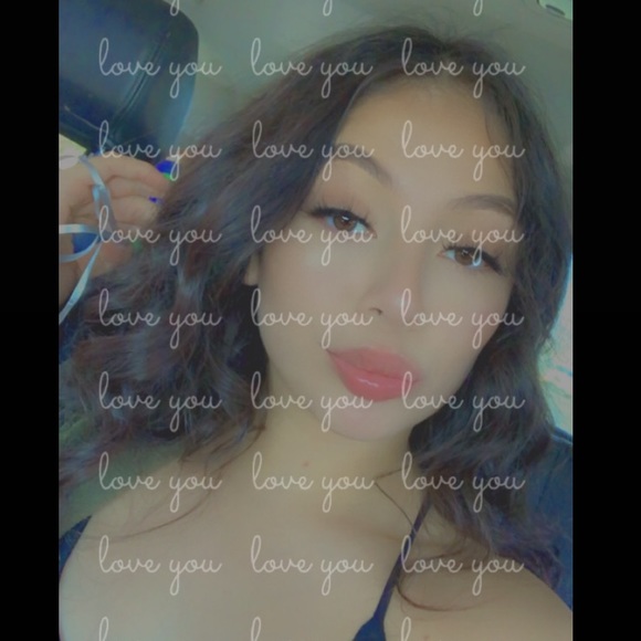 Profile Picture of Clarissa Cabrera (@clarissa_01381) on Poshmark