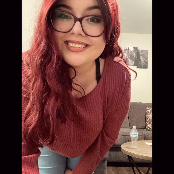 Profile Picture of Chelsie Silverthorne (@chellylynn143) on Poshmark