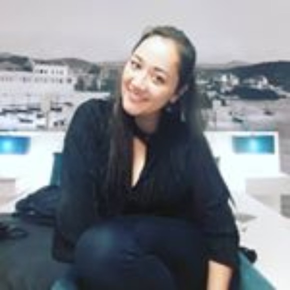 Profile Picture of Nicole Martens (@amazingwardrobe) on Poshmark