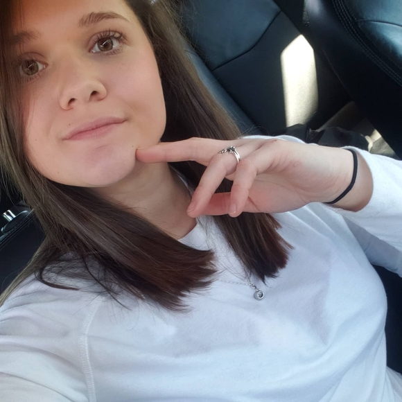 Profile Picture of Hailey Moody (@hnmhaileymoody) on Poshmark