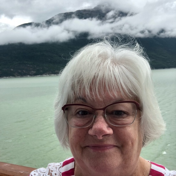 Profile Picture of Sandy Sharp (@sharpss22) on Poshmark