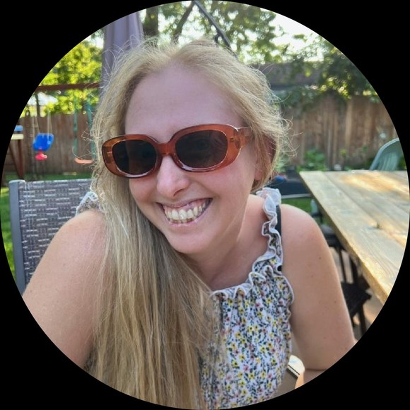 Profile Picture of Heather Favazza (@shoppergal007) on Poshmark