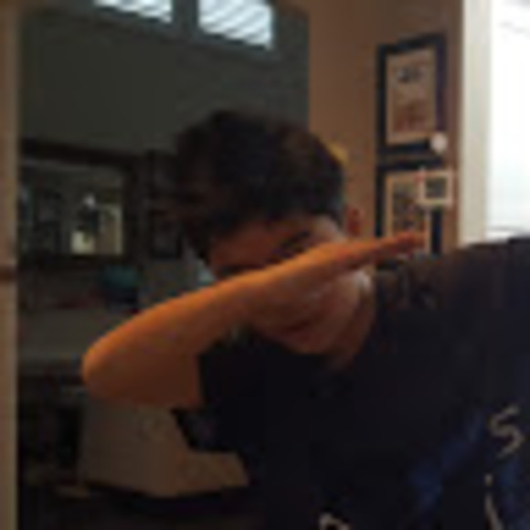 Profile Picture of Cong Nguyen (@congnguyen818) on Poshmark