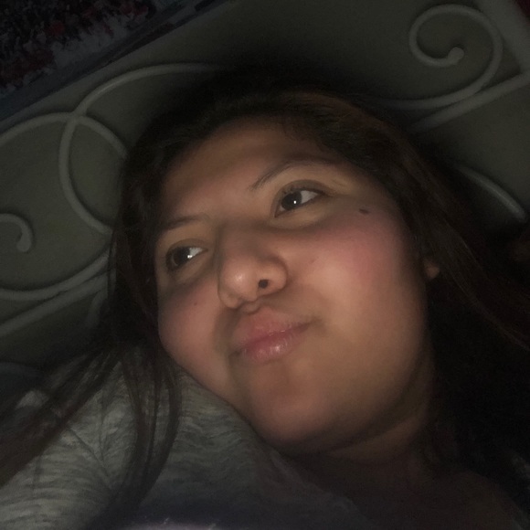 Profile Picture of Victoria Rayo (@rayo18) on Poshmark