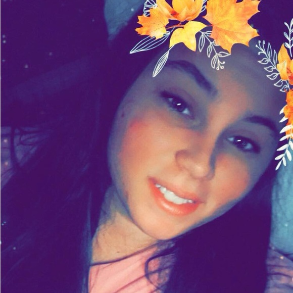 Profile Picture of Dominique Pipas (@dominiquepipas) on Poshmark