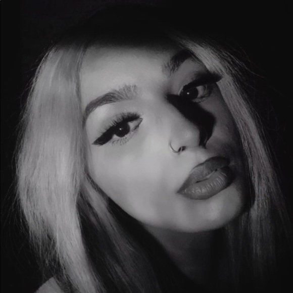 Profile Picture of Chloe Christopher (@cchlochris) on Poshmark