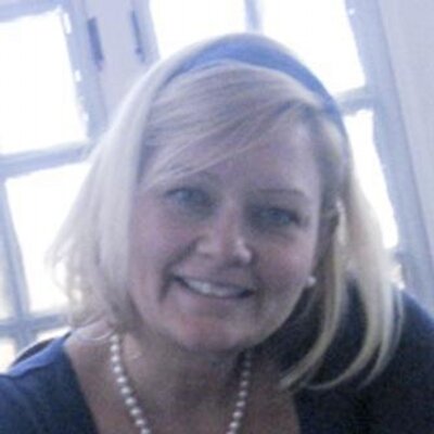 Profile Picture of Lisa Bond (@bondgirllisa) on Twitter