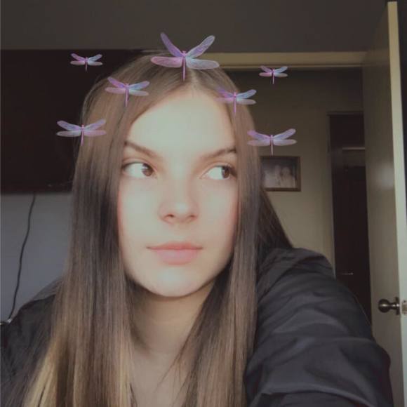 Profile Picture of Avril Molson (@avrilmolson) on Poshmark