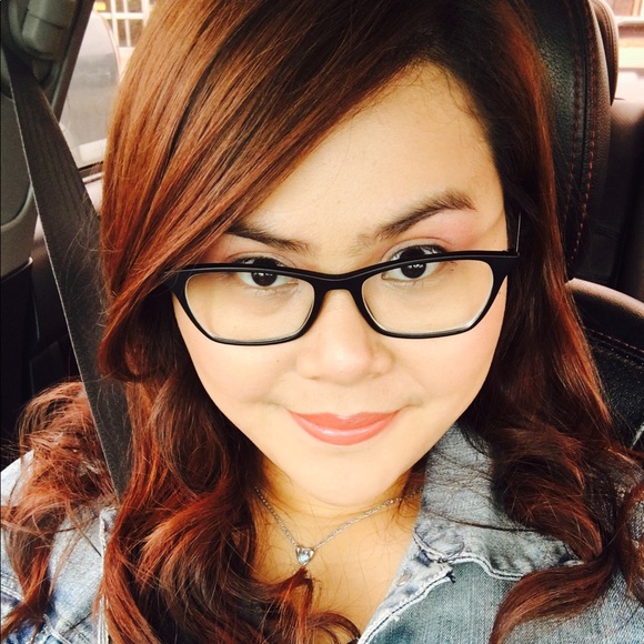 Profile Picture of Rozelle Arcilla (@rozelle07) on Poshmark
