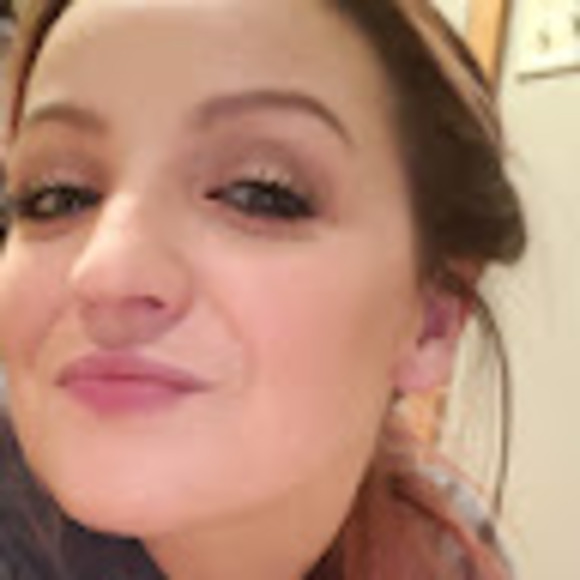 Profile Picture of Ashley Falzone (@ashleyfalzone24) on Poshmark