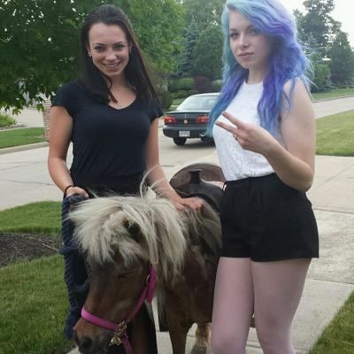 Profile Picture of Tess Bennett (@TessBennett____) on Twitter