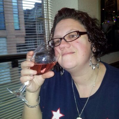 Profile Picture of Lisa Withey (@PinkWithey) on Twitter