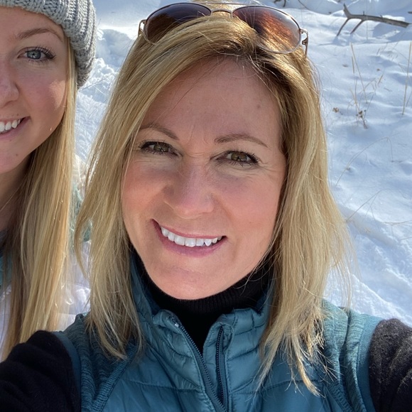 Profile Picture of Nancy Hanson (@nancy2272) on Poshmark