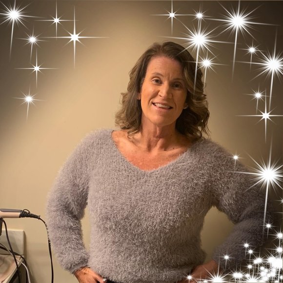 Profile Picture of Kim Stillinger (@kimstillinger) on Poshmark