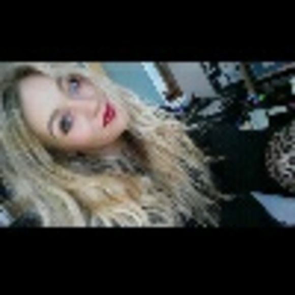 Profile Picture of Jacky Bertholomey (@jackyybeee) on Poshmark