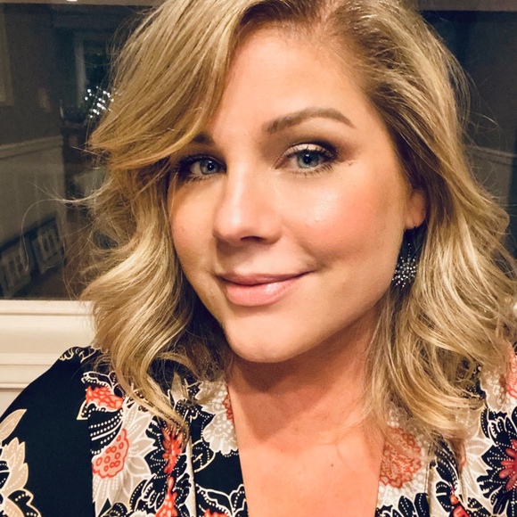 Profile Picture of Elisabeth Thijssen (@elisabeth2t) on Poshmark