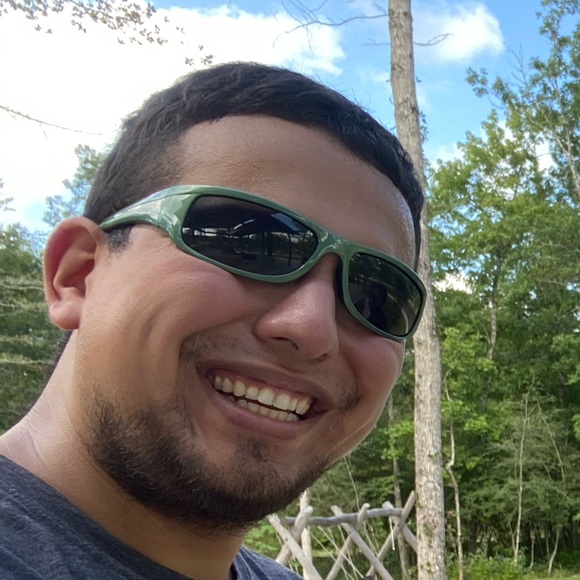 Profile Picture of James Valencia (@jvrandomization) on Poshmark