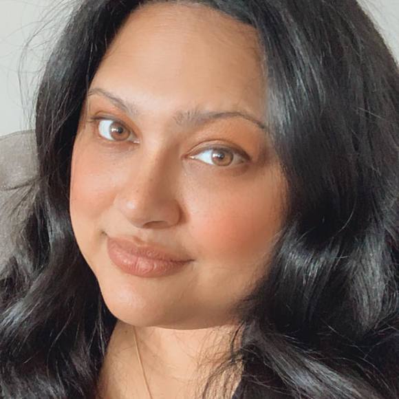 Profile Picture of Lara Dias (@brooklinld) on Poshmark