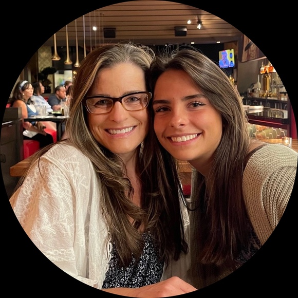 Profile Picture of Candace Daniels (@nnedaniels) on Poshmark