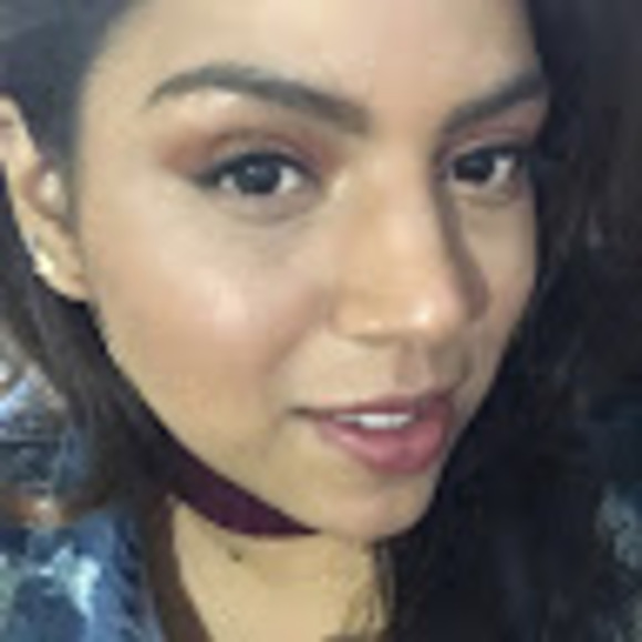 Profile Picture of Susan Reyes (@susanreyes1987) on Poshmark