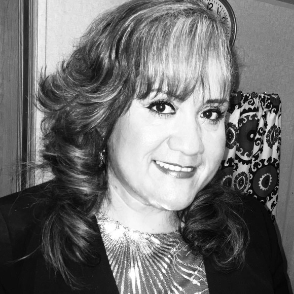 Profile Picture of Isabel Ordaz (@isabelordaz) on Poshmark