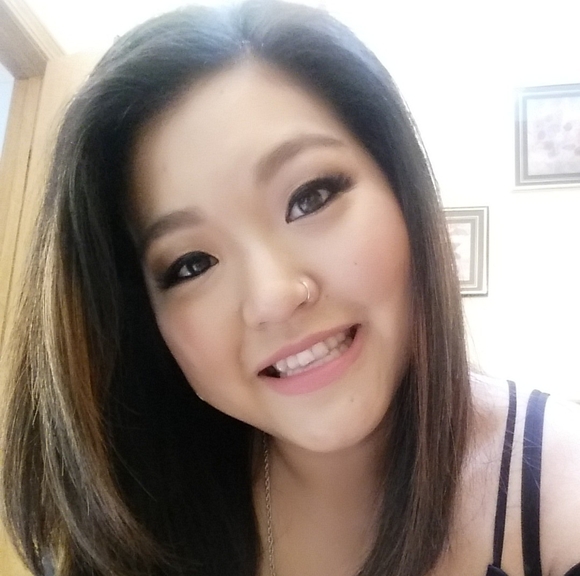 Profile Picture of Angela Ringler (@angel0204_1999) on Poshmark