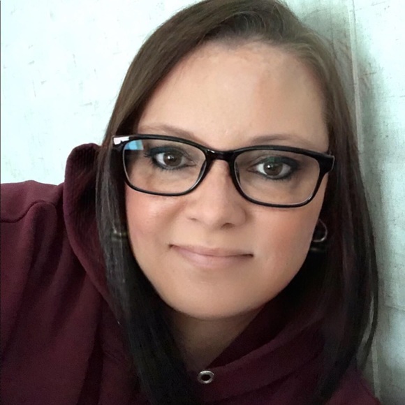 Profile Picture of Lisa Rawlings (@lmrawlings) on Poshmark