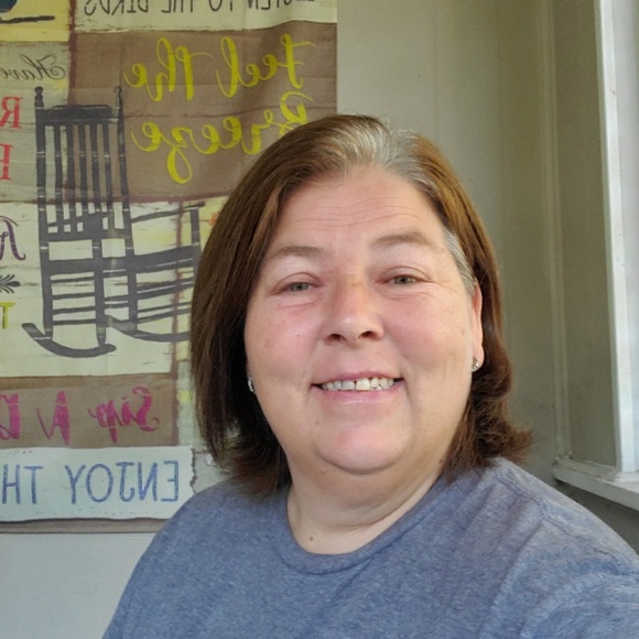 Profile Picture of Leigh Boswell (@panamagirl34) on Poshmark