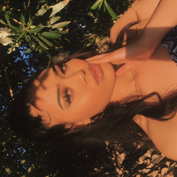 Profile Picture of Tiare Tinae (@tiarescloset5) on Poshmark