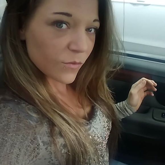 Profile Picture of Brandie Giblin (@mrsarnold3) on Poshmark