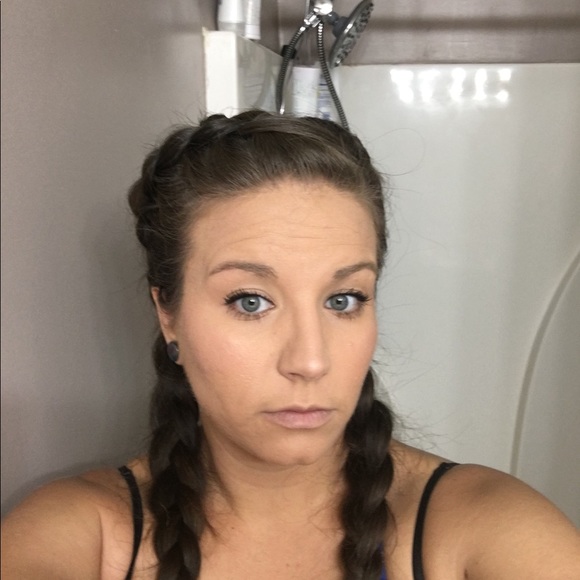 Profile Picture of Justin Howell (@justincorin5910) on Poshmark