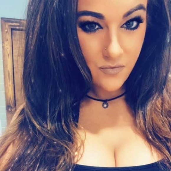 Profile Picture of Nikii🖤 Jaquith (@nikiijj) on Poshmark