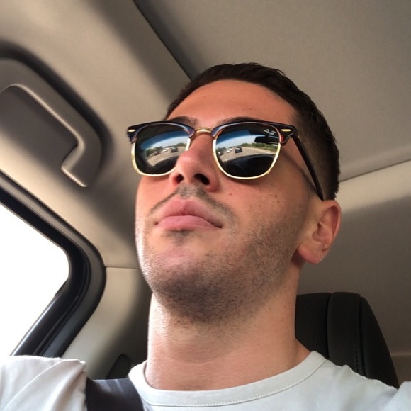 Kevin Hanly - Poshmark Profile Picture of Kevin Hanly (@kthanly23) on Poshmark