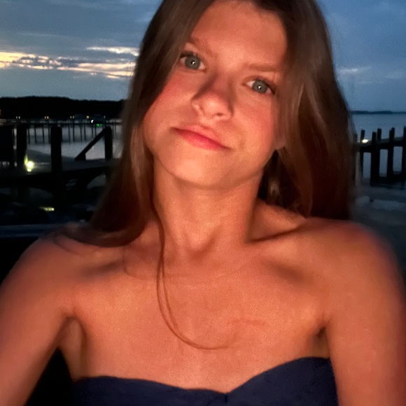 Profile Picture of Mia Geipe (@mimig373) on Poshmark