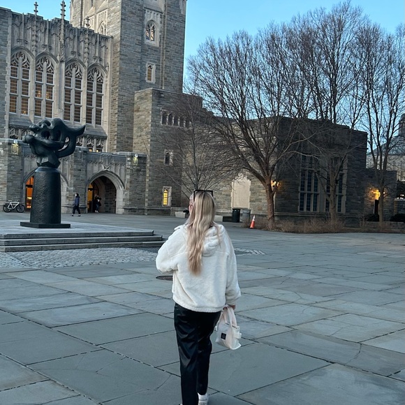 Profile Picture of Sarah Febonio (@sfebonio1) on Poshmark