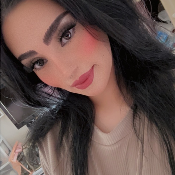 Profile Picture of Bethany Fraire (@beth374) on Poshmark